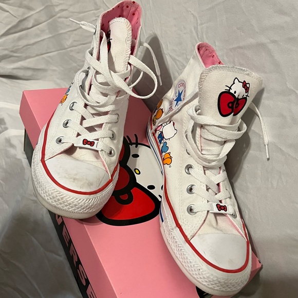 SOLD!!! Sz 8 Womens Converse Sanrio Hello Kitty Collab Hi Tops - Picture 2 of 14